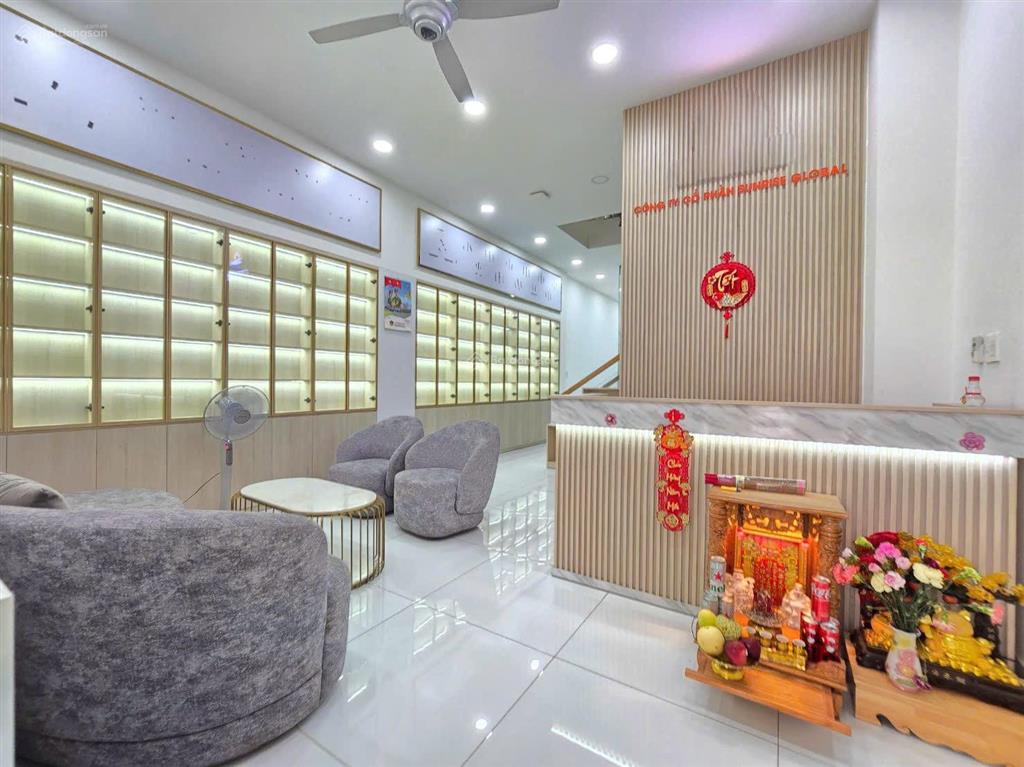 Nhà mặt tiền khu cityland, 1 hầm 3 lầu  6 phòng  thang máy  cho thuê 40 triệu/ tháng.rẻ nhất khu