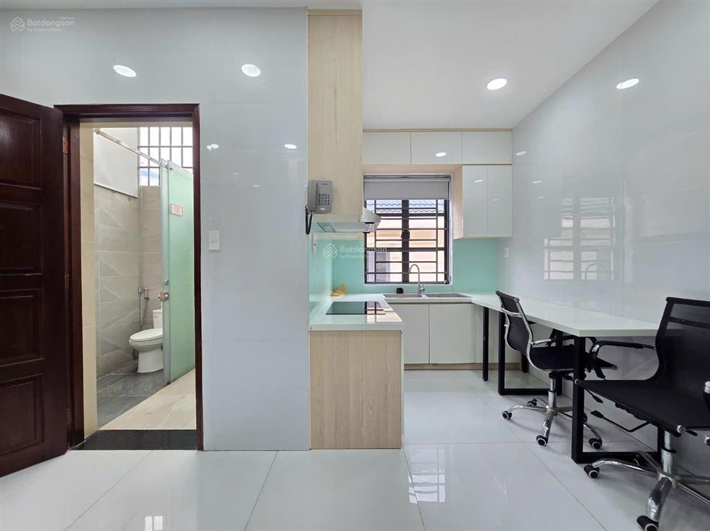 Nhà mặt tiền khu cityland, 1 hầm 3 lầu  6 phòng  thang máy  cho thuê 40 triệu/ tháng.rẻ nhất khu