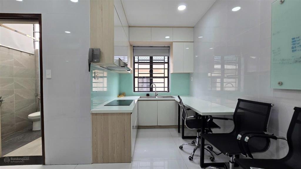 Nhà mặt tiền khu cityland, 1 hầm 3 lầu  6 phòng  thang máy  cho thuê 40 triệu/ tháng.rẻ nhất khu