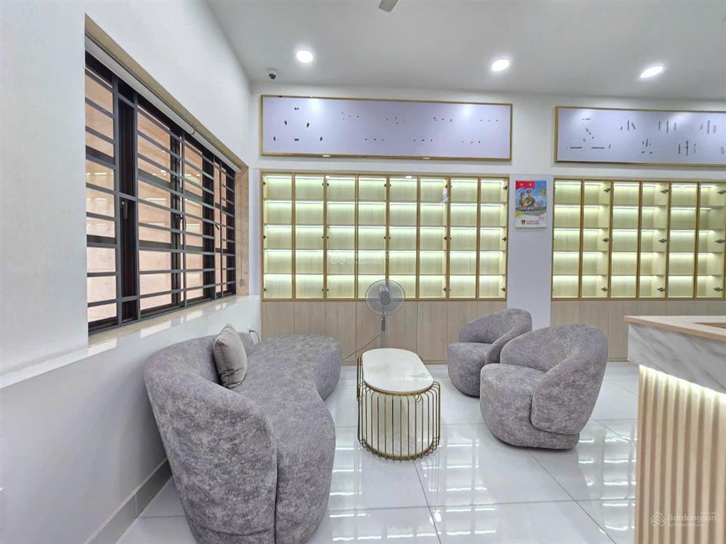 Nhà mặt tiền khu cityland, 1 hầm 3 lầu  6 phòng  thang máy  cho thuê 40 triệu/ tháng.rẻ nhất khu