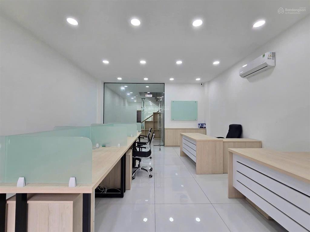 Nhà mặt tiền khu cityland, 1 hầm 3 lầu  6 phòng  thang máy  cho thuê 40 triệu/ tháng.rẻ nhất khu