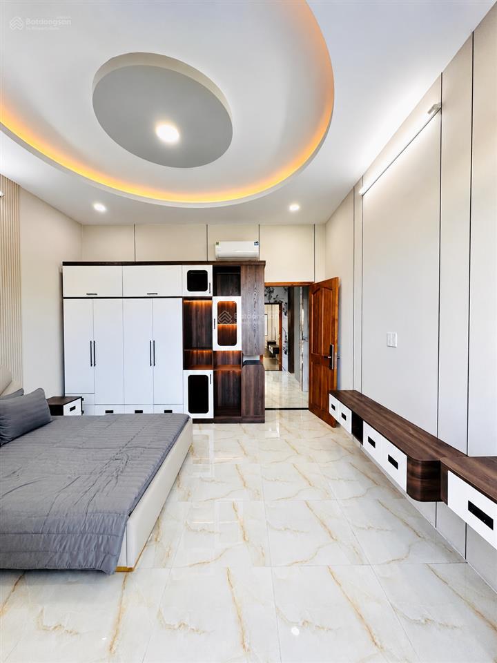 Giảm mạnh. nhà 2 lầu 1 tum. dt. 4,5m x 15m  hẻm thông lê thị riêng. sát gò vấp. vị trí siêu đẹp