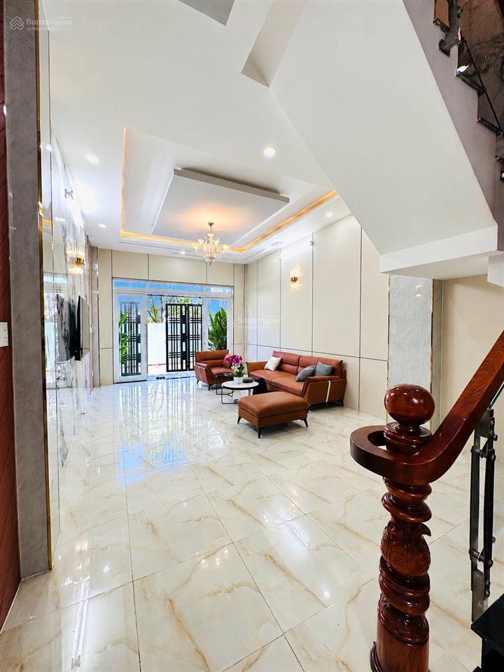 Giảm mạnh. nhà 2 lầu 1 tum. dt. 4,5m x 15m  hẻm thông lê thị riêng. sát gò vấp. vị trí siêu đẹp