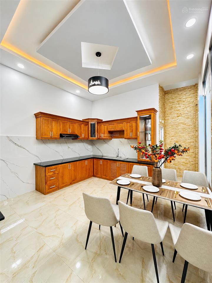 Giảm mạnh. nhà 2 lầu 1 tum. dt. 4,5m x 15m  hẻm thông lê thị riêng. sát gò vấp. vị trí siêu đẹp