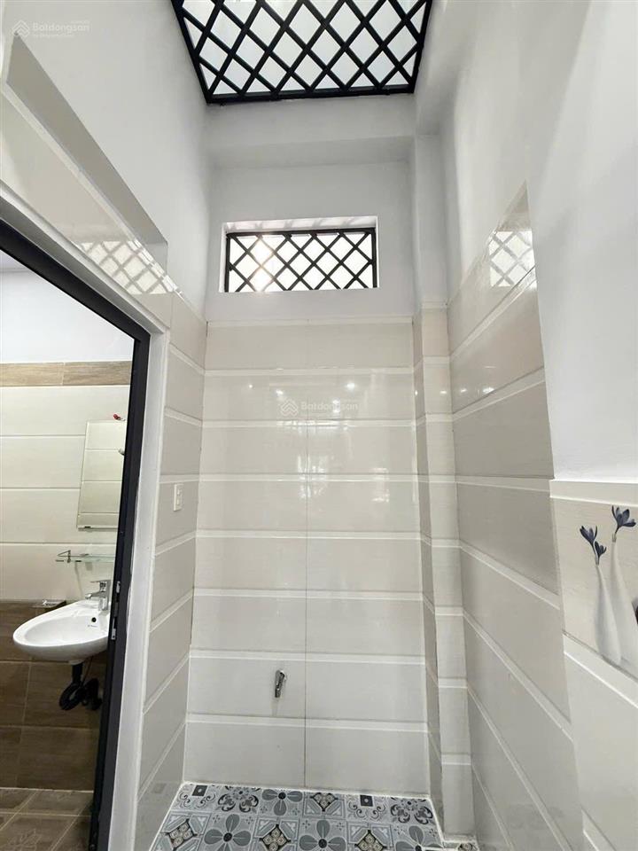Nhà 3 lầu mặt tiền kinh doanh sát hà huy giáp  ngã tư ga. 4m x 20m  giá cực tốt