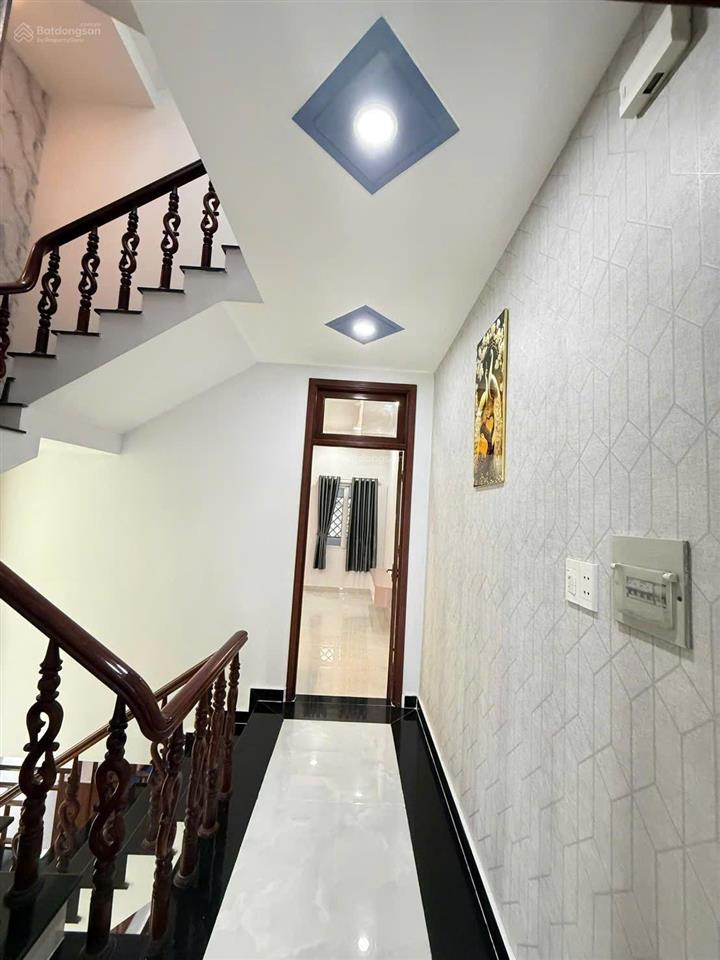 Nhà 3 lầu mặt tiền kinh doanh sát hà huy giáp  ngã tư ga. 4m x 20m  giá cực tốt