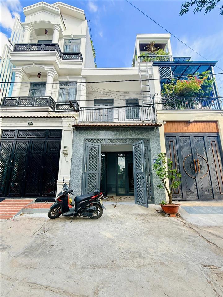 Nhà 1 lầu hẻm 8m vào 1 trục tx52  dt. 4m x 14m giá tốt  gần hà huy giáp ngã tư ga
