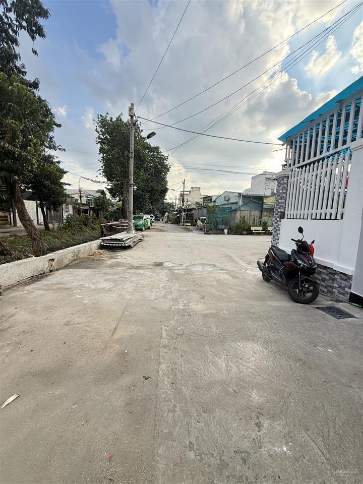 Nhà 1 lửng 4,5m x 16m  mặt tiền tl22 sát ngã tư ga  giáp nguyễn oanh gò vấp. xây mới  giá tốt.
