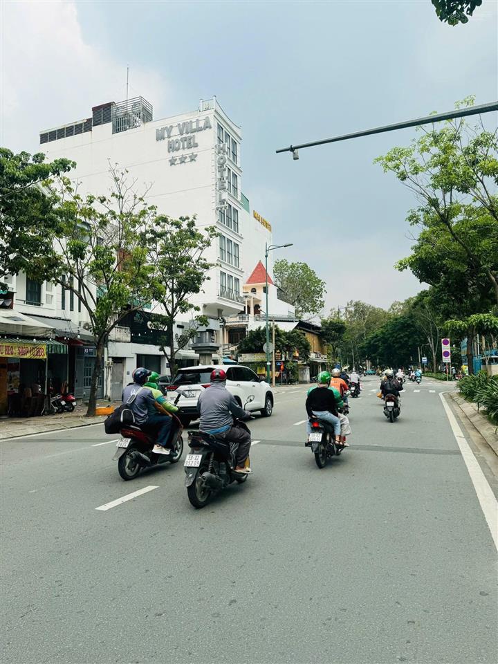 Bán căn góc 2mt đường phạm văn bạchtb,dt  8,2x26m (cn 202m),vị trí góc cực đẹp để xây building