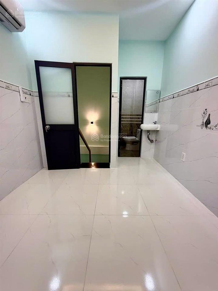 Cần bán gấp nhà đẹp đúc 3 lầu giá rẻ  chính chủ