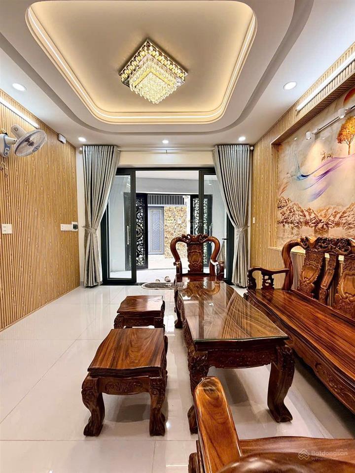 Cần bán gấp nhà mới đúc 3 lầu giá rẻ  chính chủ
