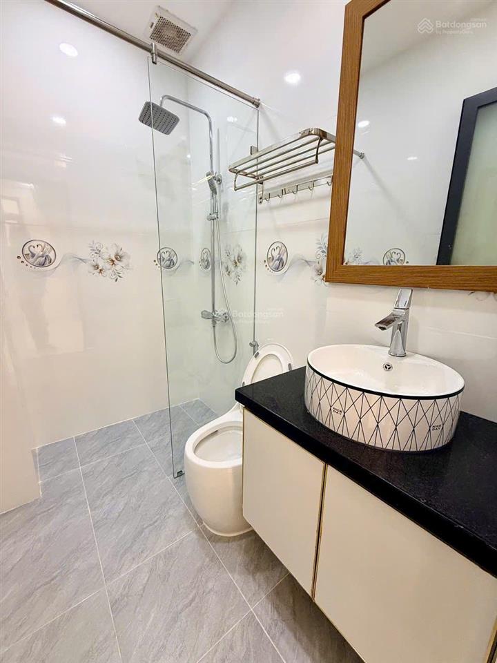 Cần bán gấp nhà mới đúc 3 lầu giá rẻ  chính chủ