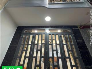 Nhà đẹp  vị trí đẹp  4 phòng  chính chủ cần bán gấp