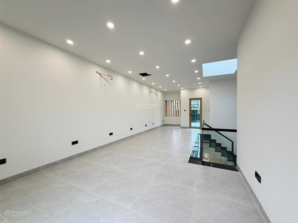 Bán nhà mặt tiền kinh doanh 4 tầng đất 6x20 120m2 đường 15,5m đang cho thuê 50tr giá 2x tỷ tlcc