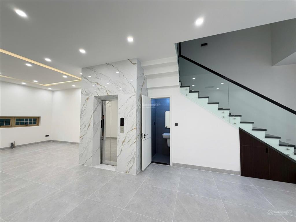 Bán nhà mặt tiền kinh doanh 4 tầng đất 6x20 120m2 đường 15,5m đang cho thuê 50tr giá 2x tỷ tlcc