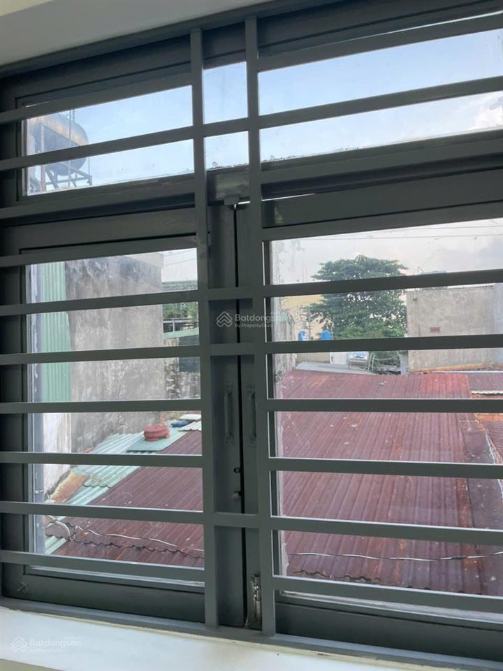 Cần cho thuê gấp căn nhà xã bà điểm, huyện hóc môn, 1 trệt, 1 lầu, 1 sân thượng, giá 4,5 tr