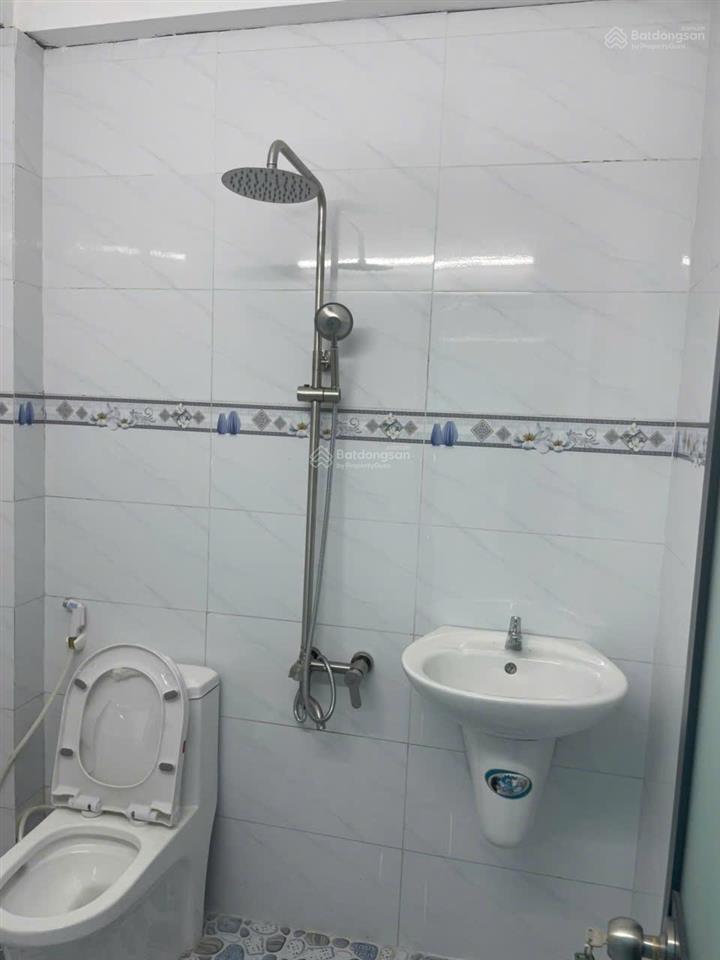 Cần bán gấp căn nhà p. đông hưng thuận, q. 12, dt 4m x 20m, 1 trệt, 1 lầu, giá 7,5 tỷ