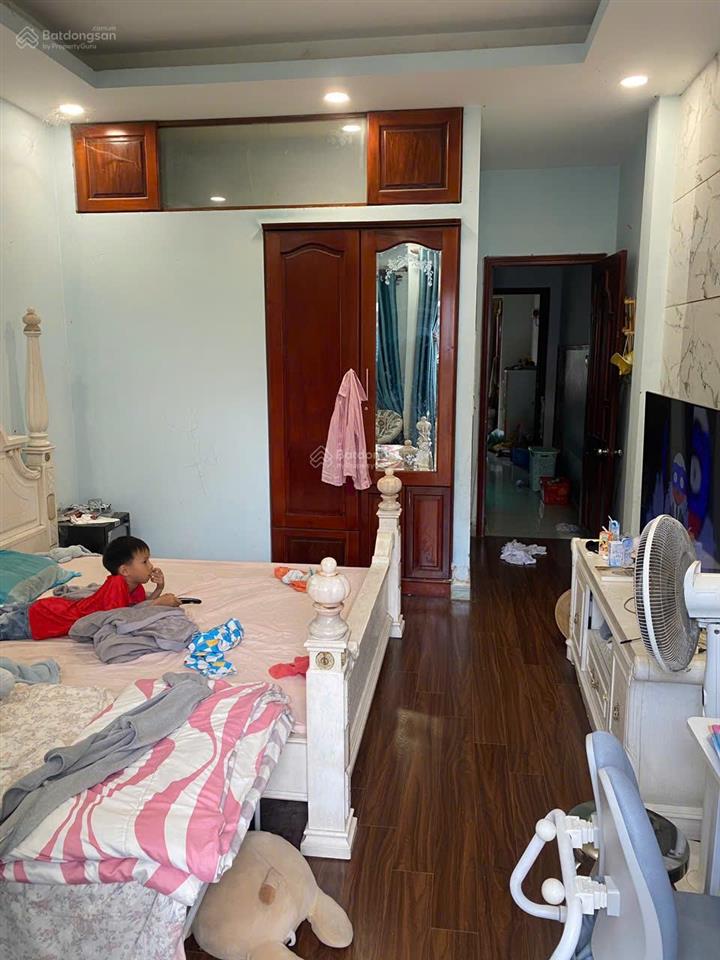 Cần bán gấp căn nhà p. đông hưng thuận, q. 12, dt 4m x 30m, 1 trệt, 3 lầu giá 10 tỷ