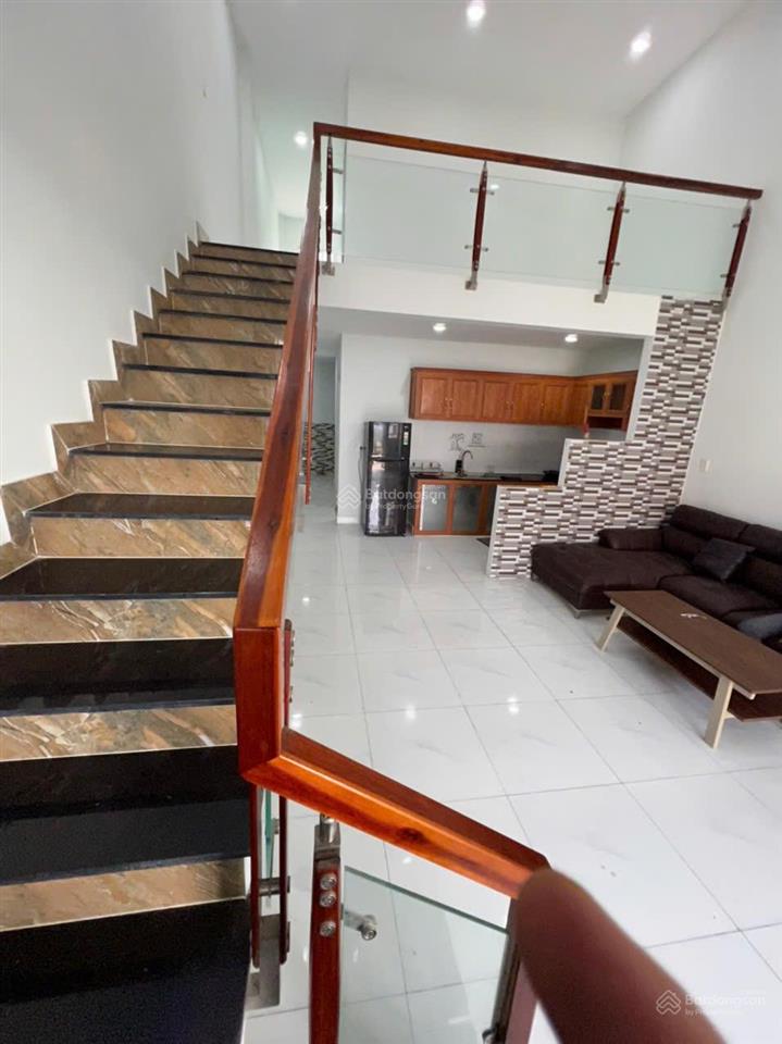 Cho thuê nhà cấp 4 gác suốt nguyên căn trong khu mỹ hạnh hoàng gia 5tr/75m2 nhà mới 100%