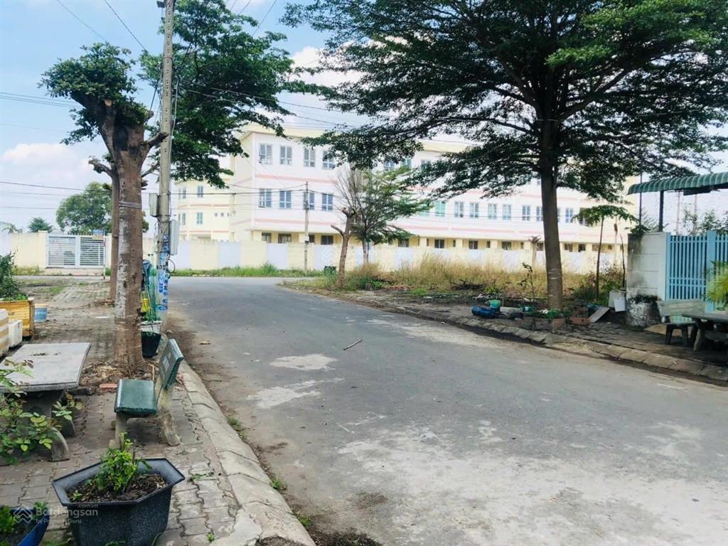 Cho thuê nhà cấp 4 gác suốt nguyên căn trong khu mỹ hạnh hoàng gia 5tr/75m2 nhà mới 100%