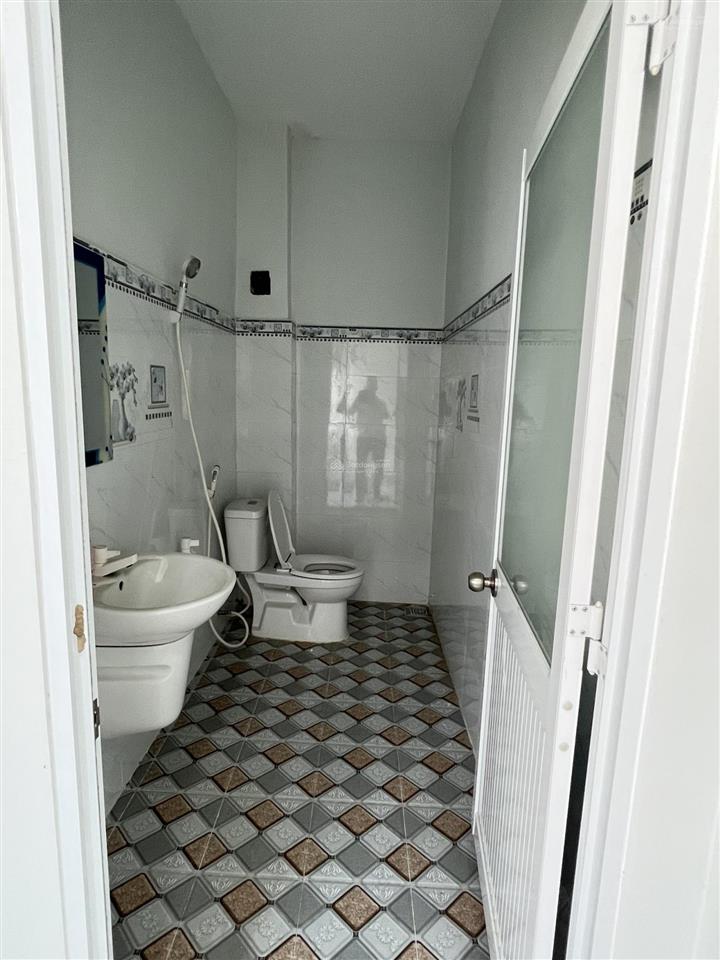 Cho thuê nhà cấp 4 gác suốt nguyên căn trong khu mỹ hạnh hoàng gia 5tr/75m2 nhà mới 100%