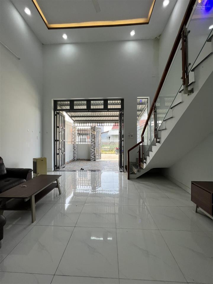 Cho thuê nhà cấp 4 gác suốt nguyên căn trong khu mỹ hạnh hoàng gia 5tr/75m2 nhà mới 100%