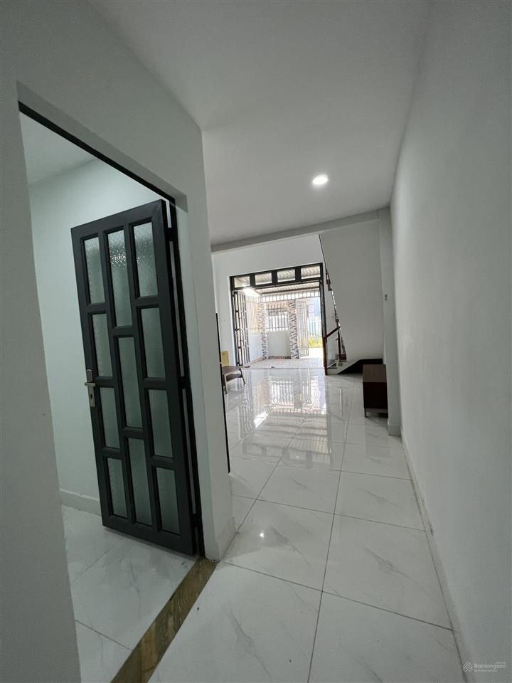 Cho thuê nhà cấp 4 gác suốt nguyên căn trong khu mỹ hạnh hoàng gia 5tr/75m2 nhà mới 100%