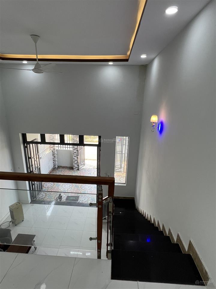 Cho thuê nhà cấp 4 gác suốt nguyên căn trong khu mỹ hạnh hoàng gia 5tr/75m2 nhà mới 100%