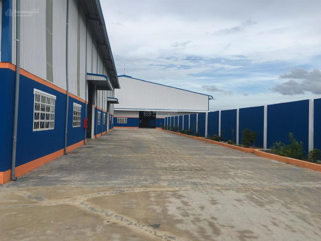 Cho thuê nhà xưởng đức hòa long an giá rẻ. tdt 8000m2 xd 4500m2