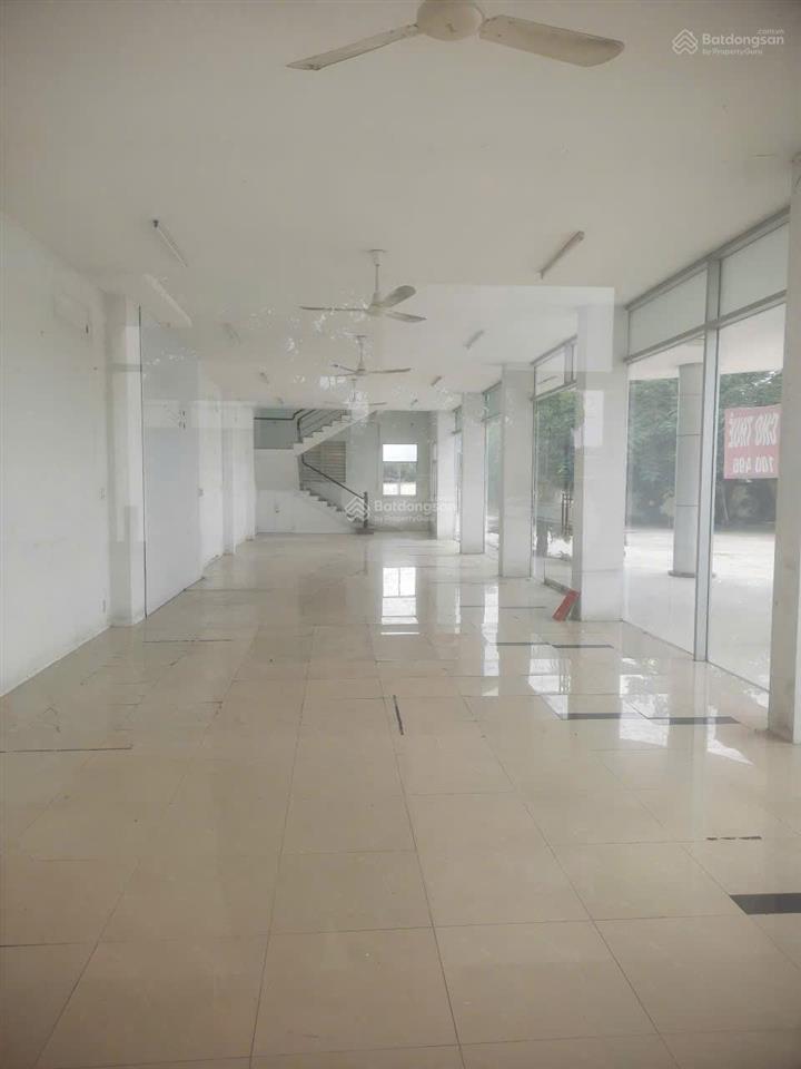 Cho thuê nhà xưởng mặt tiền ql 1a, bến lức long an, dtx 4500m2, tdt khuôn viên 14.000m2