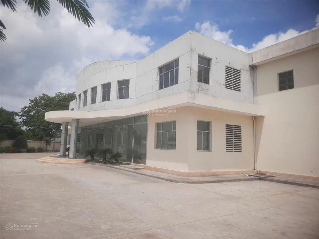 Cho thuê nhà xưởng mặt tiền ql 1a, bến lức long an, dtx 4500m2, tdt khuôn viên 14.000m2