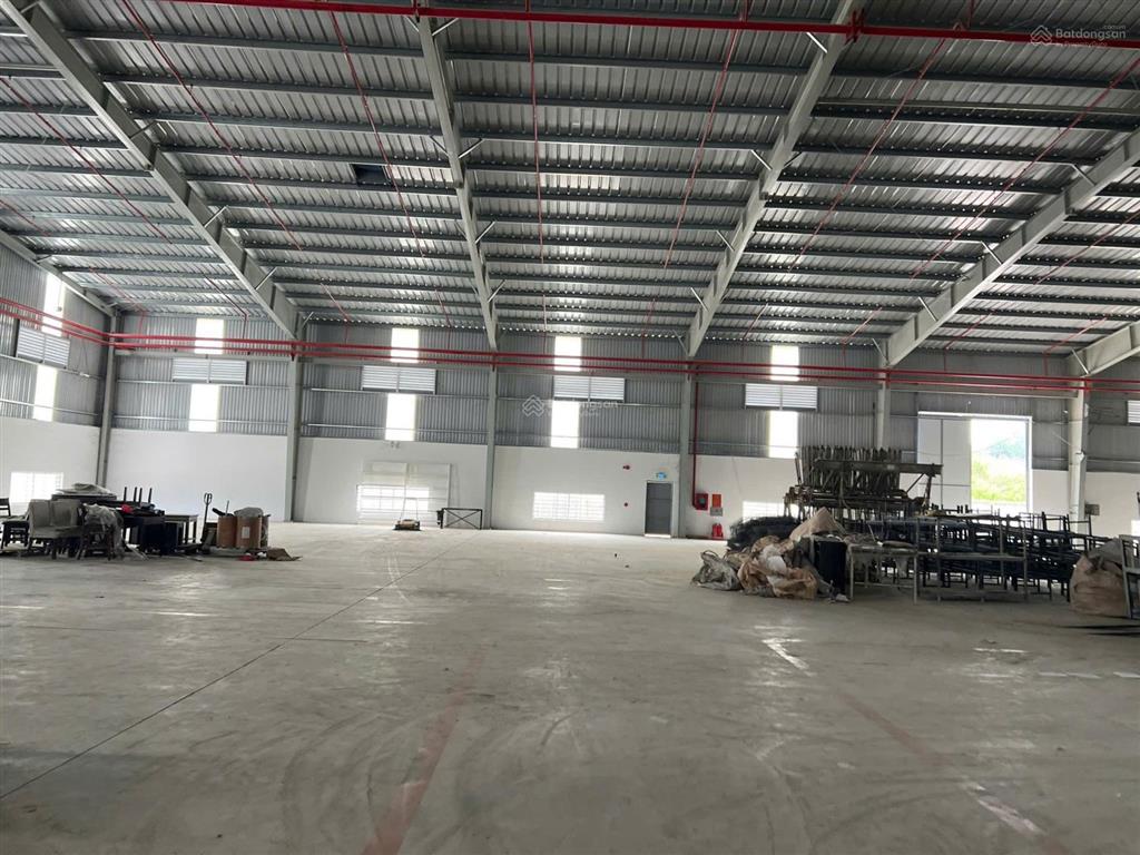 Cho thuê nhà xưởng tân uyên giá rẻ. pháp lý đầy đủ vào sx ngay . giá bán 55ty