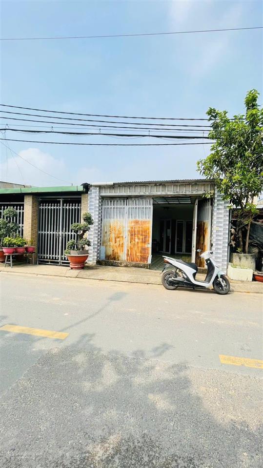 Nhà mặt tiền huỳnh thị na, xã đông thạnh. dt 5.5m x27m, nở hậu 6m, shr, nhà cấp 4, tổng dtsd 151m2