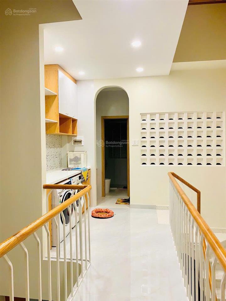 Nhà đẹp xã trung chánh, hóc môn, dt 4m x 15m, 1 trệt, 2 lầu, sân thượng, thiết kế hiện đại
