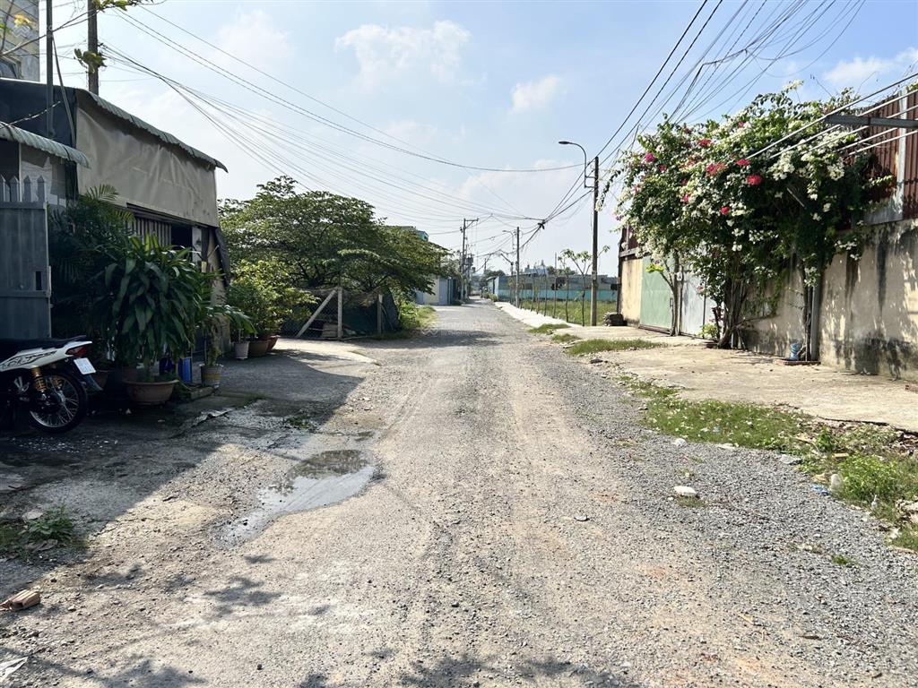 Bán đất, dt 5x26m, sau chợ xuân thới thượng, xã bà điểm. gần khu vinhomes hóc môn. giá 3,55 tỷ