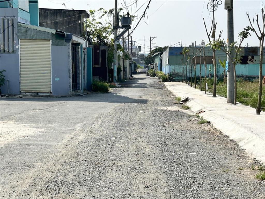 Bán đất, dt 5x26m, sau chợ xuân thới thượng, xã bà điểm. gần khu vinhomes hóc môn. giá 3,55 tỷ