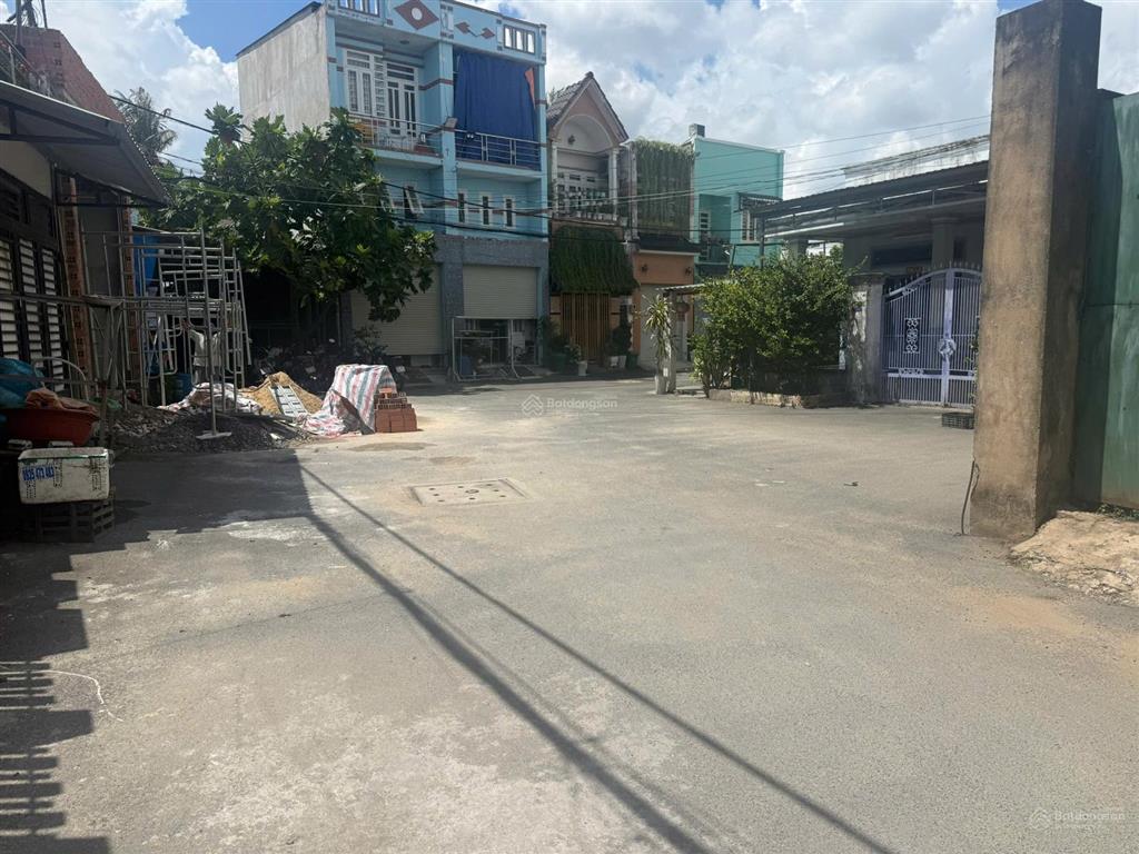 Đất 1/ đường trưng nữ vương, gần chợ hóc môn, shr