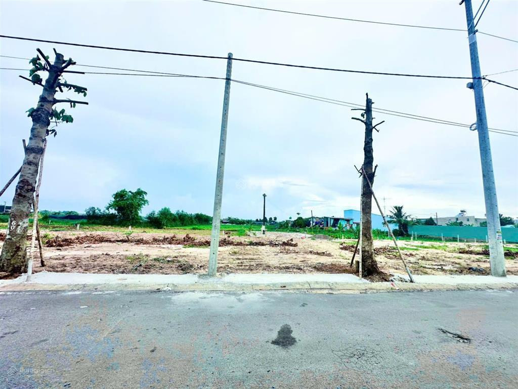 Đất thổ cư 5x22m mặt tiền đường nhựa, shr