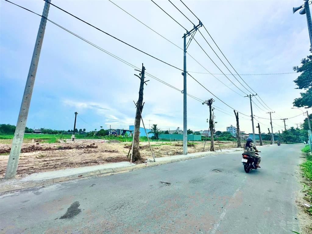 Đất thổ cư 5x22m mặt tiền đường nhựa, shr