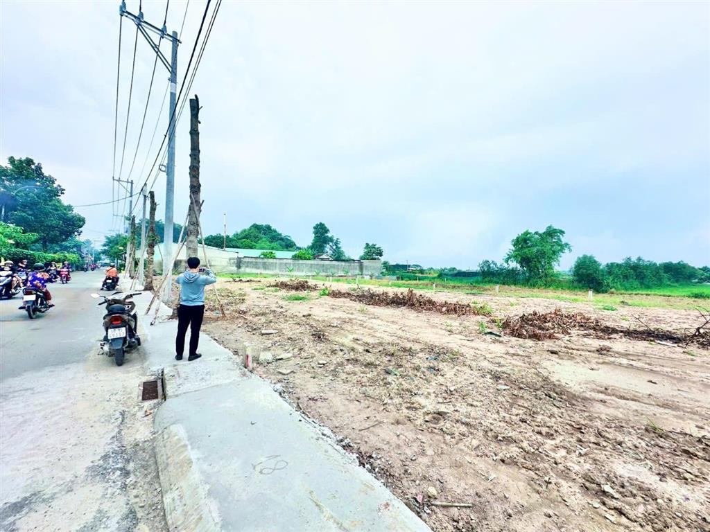 Đất thổ cư 5x22m mặt tiền đường nhựa, shr