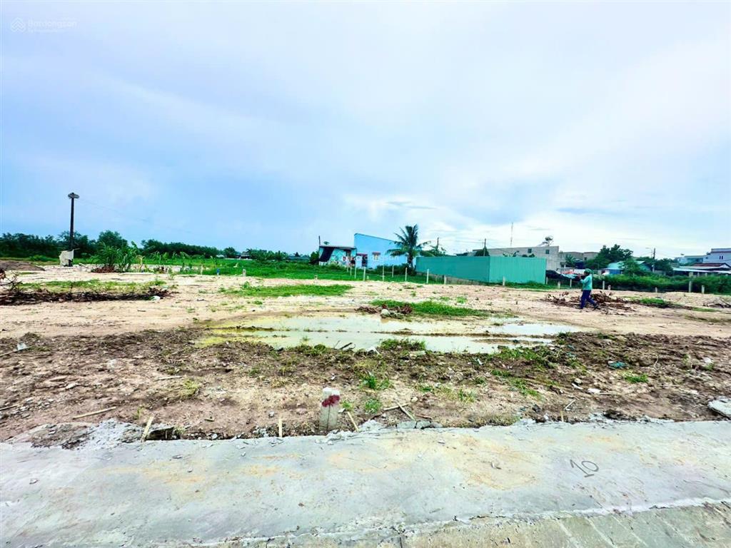 Đất thổ cư 5x22m mặt tiền đường nhựa, shr