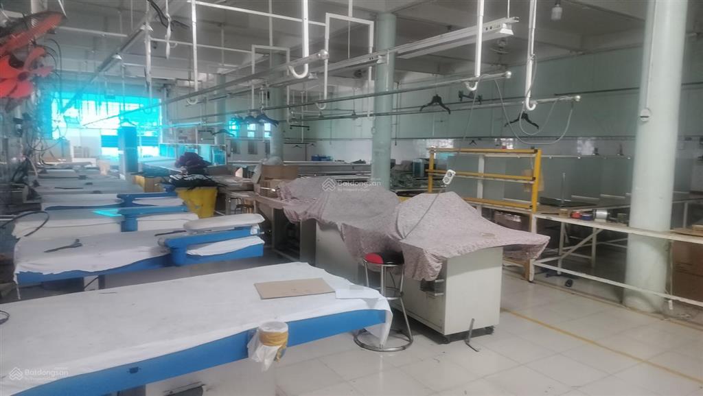 Cho thuê kho xưởng 1.300m2 một sẹc ngắn đường dương công khi tân hiệp hóc môn