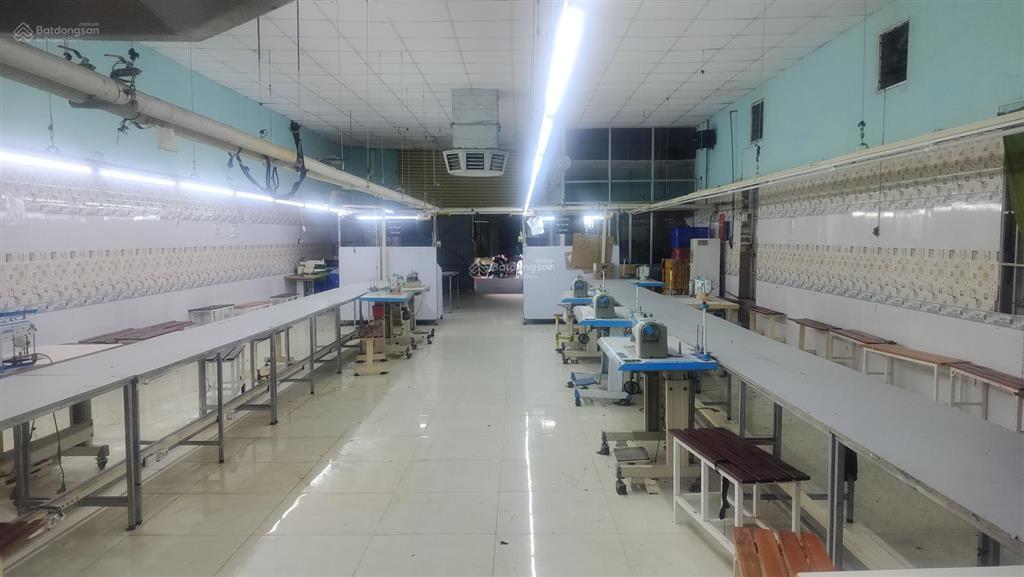 Cho thuê kho xưởng 1.300m2 một sẹc ngắn đường dương công khi tân hiệp hóc môn