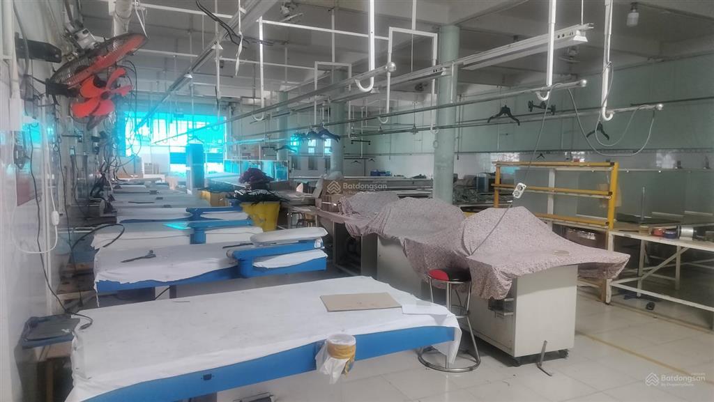 Cho thuê kho xưởng 1.300m2 một sẹc ngắn đường dương công khi tân hiệp hóc môn