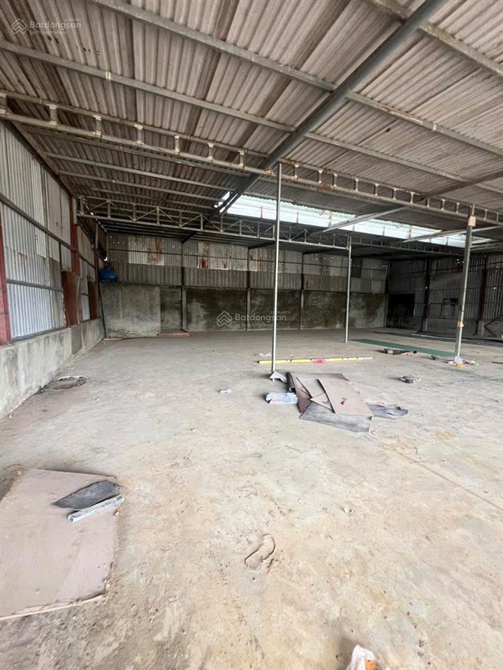 Cho thuê kho xưởng khuôn viên 1.200m2 một sẹc ngắn đường dương công khi hóc môn