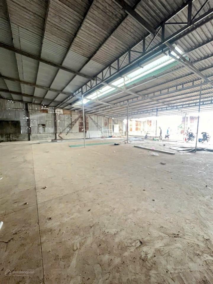 Cho thuê kho xưởng khuôn viên 1.200m2 một sẹc ngắn đường dương công khi hóc môn