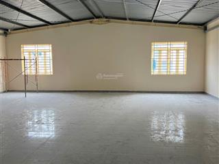 Cho thuê kho xưởng 800m2 mặt tiền đường phạm văn sáng hóc môn
