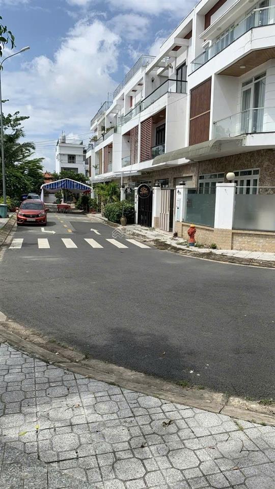Bán nhà trong khu dân cư đạt gia tân xuân hóc môn diện tích 10.5 x 14.5m = 148m2