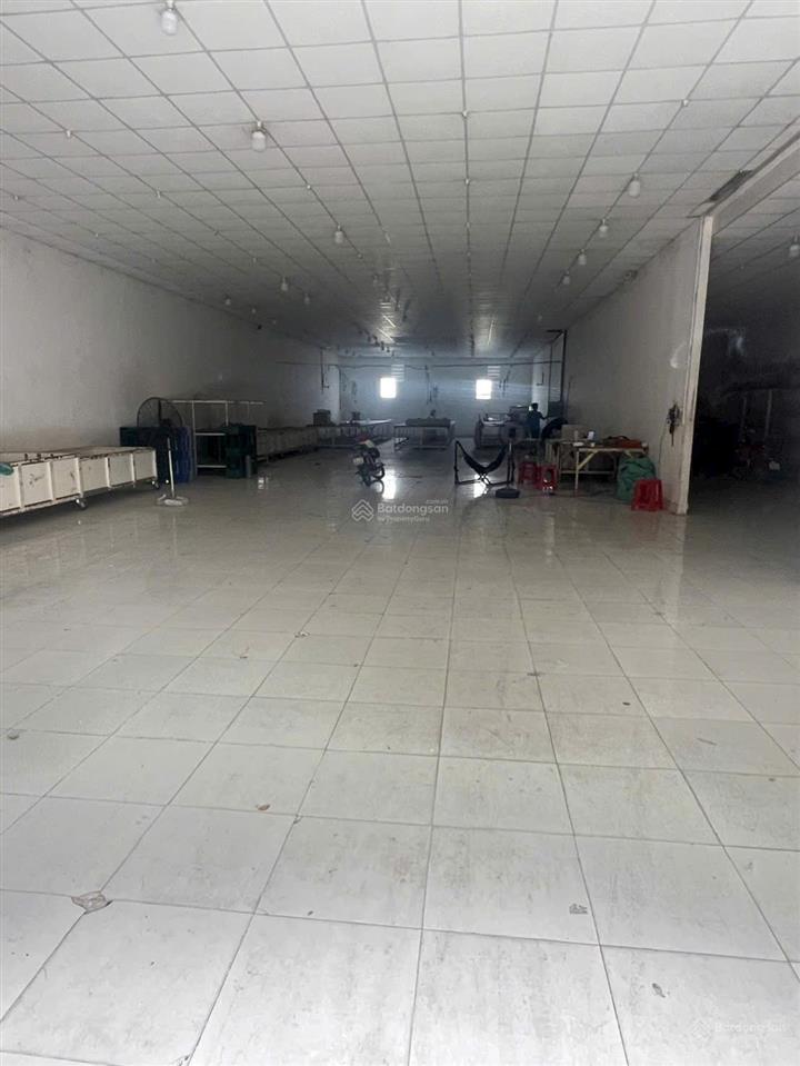 Cho thuê kho xưởng 600m2 mặt tiền đường tô ký hóc môn