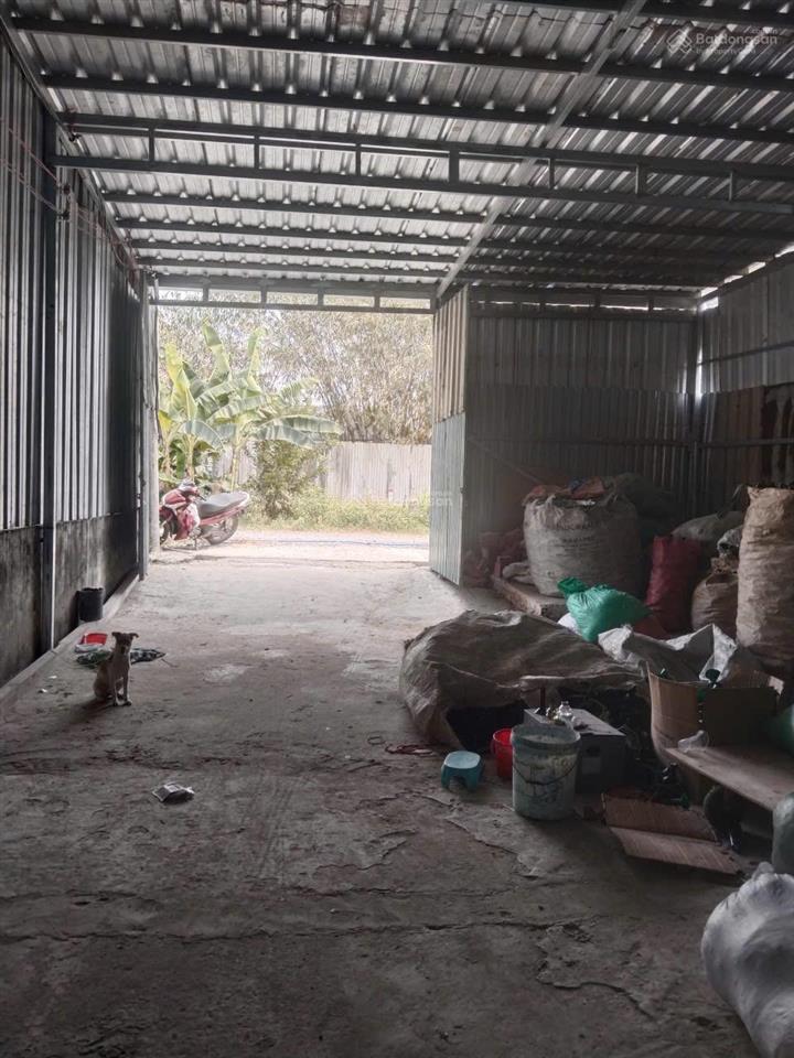 Cho thuê kho xưởng 250m2 một sẹc đường phạm văn sáng hóc môn